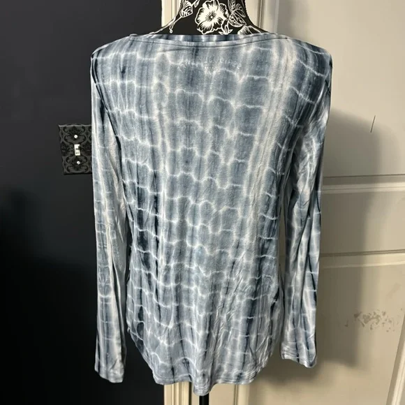 American Eagle Outfitters Seriously Soft V-Neck Tee - Picture 2 of 3